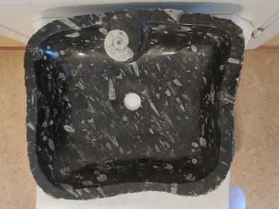 Tvättställ Rocky Fri Form Svart med Fossiler 54x46x12 cm