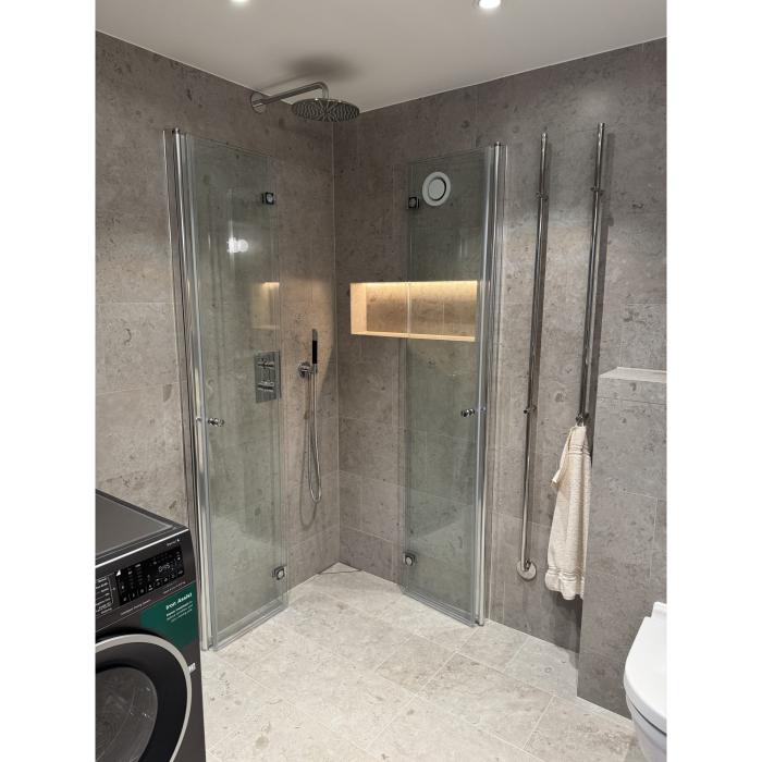 Duschhörna Palladium Plus med Vikdörrar