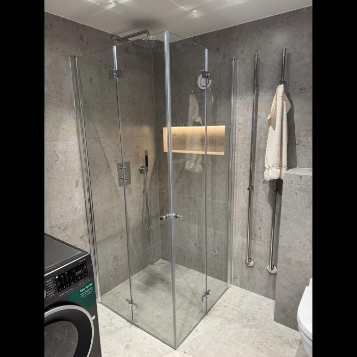 Duschhörna Palladium Plus med Vikdörrar