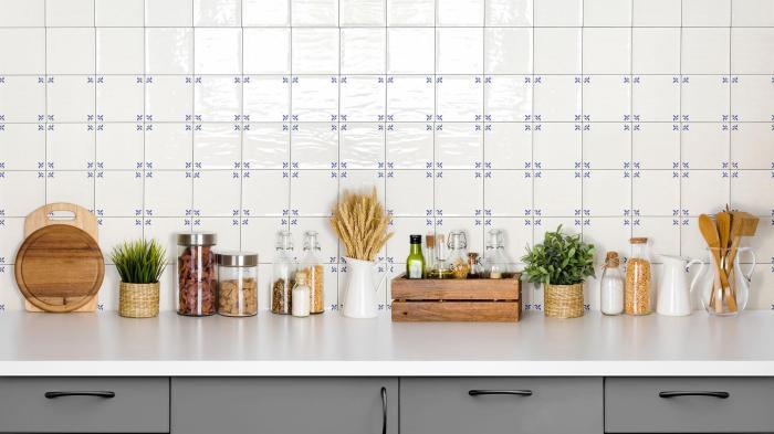 Flor de Lys Blue Gloss 15x15