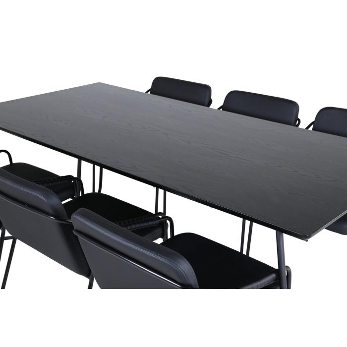 Rektangulär matgrupp Petra, Tvist