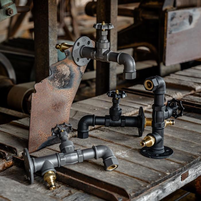 Garden Trädgårdskran, Genom Vägg