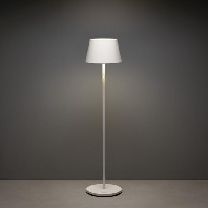 Golvlampa Ute Pomezia USB