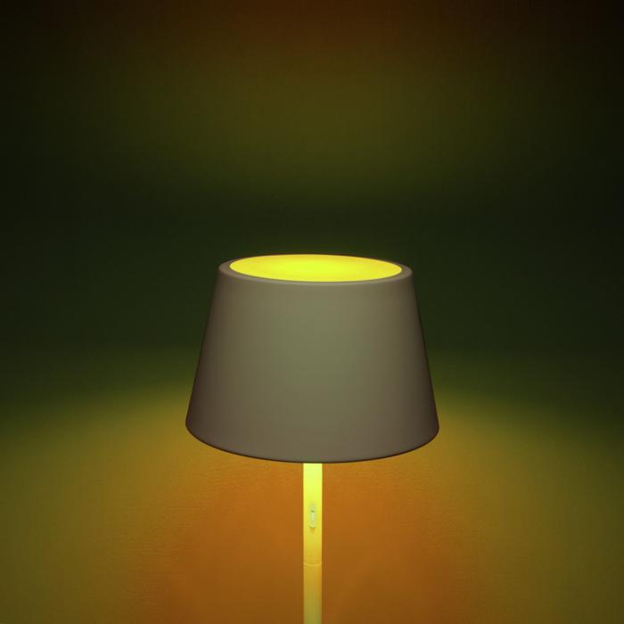 Golvlampa Ute Pomezia USB