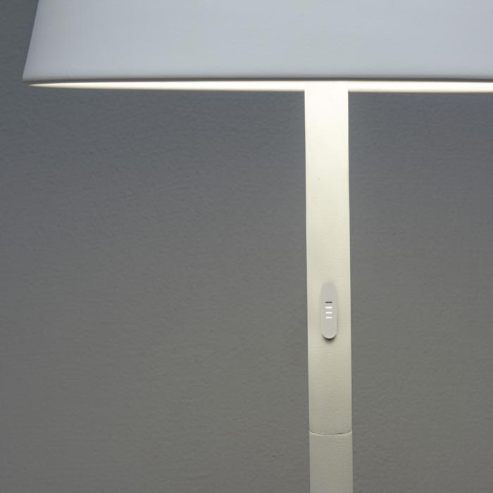 Golvlampa Ute Pomezia USB