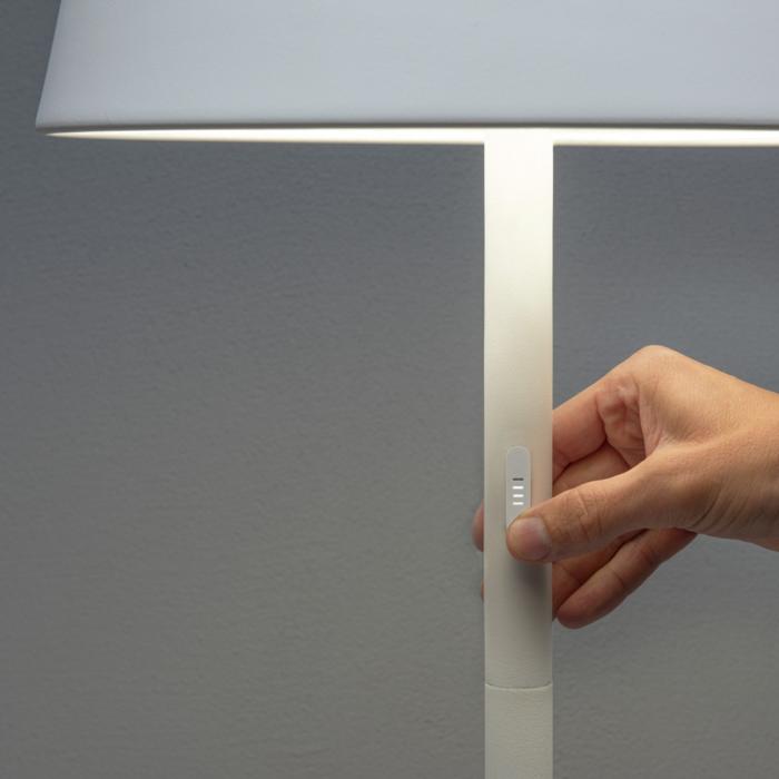 Golvlampa Ute Pomezia USB