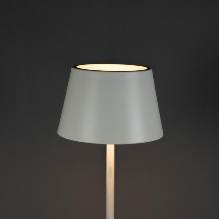 Golvlampa Ute Pomezia USB