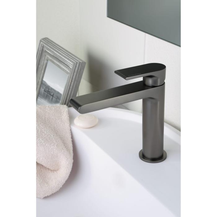 Tvättställsblandare Simple med hög välvd pip